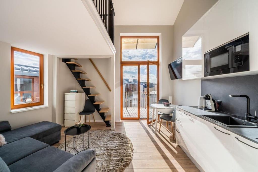 New Loft With Rooftop Terrace In The Old Town Рига Экстерьер фото